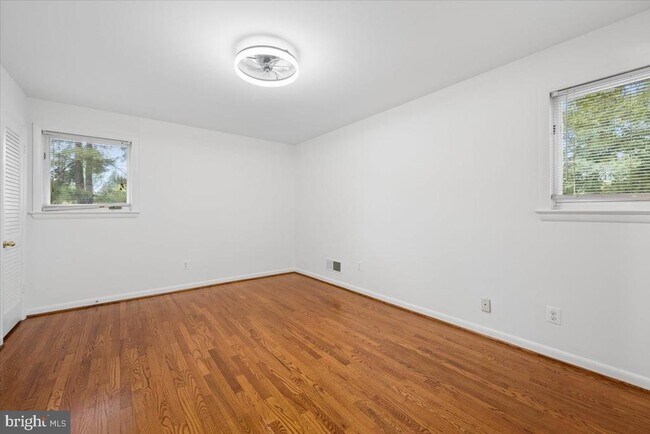 Building Photo - 9202 Wilmett Ct