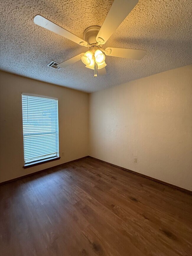 Building Photo - 1368 Cedarbrook Ln