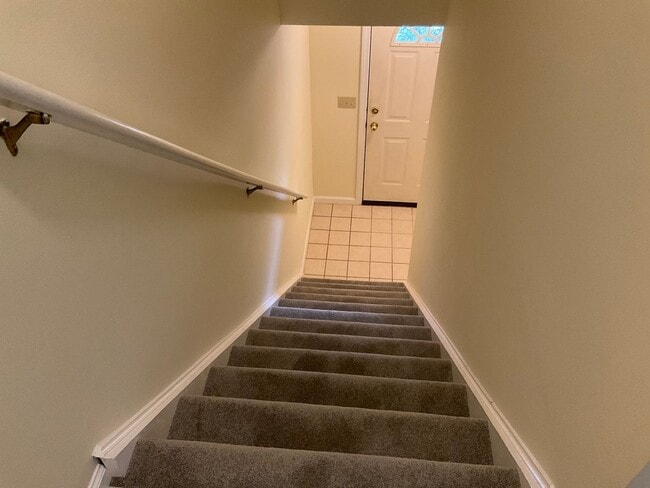 Building Photo - Luxury Townhouse at Camden Pines