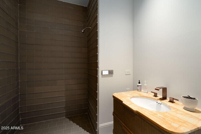 Building Photo - 50 W Palm Ln