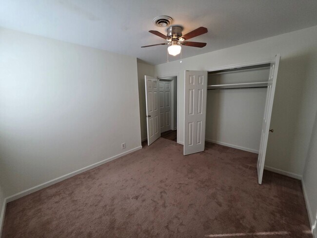 Building Photo - 1016 Todd Preis Dr