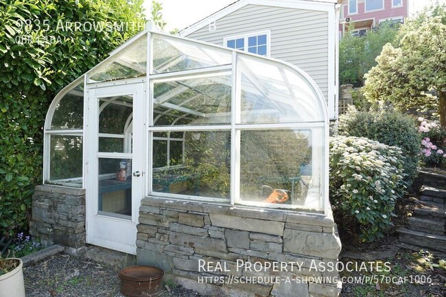 Building Photo - 9835 Arrowsmith Ave S