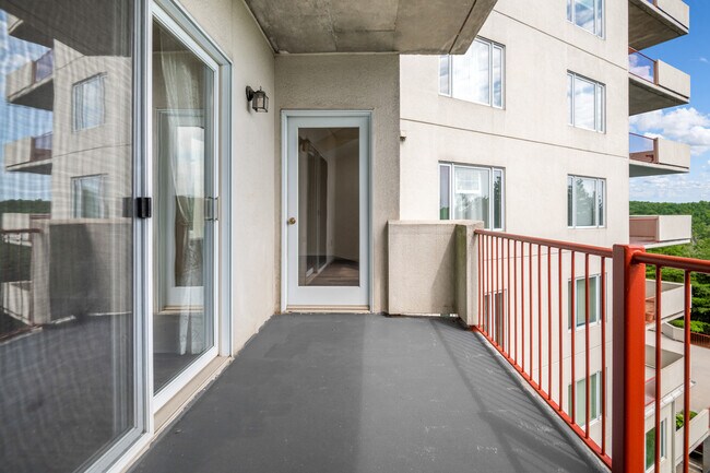 Building Photo - 301 Beacon Ridge Dr