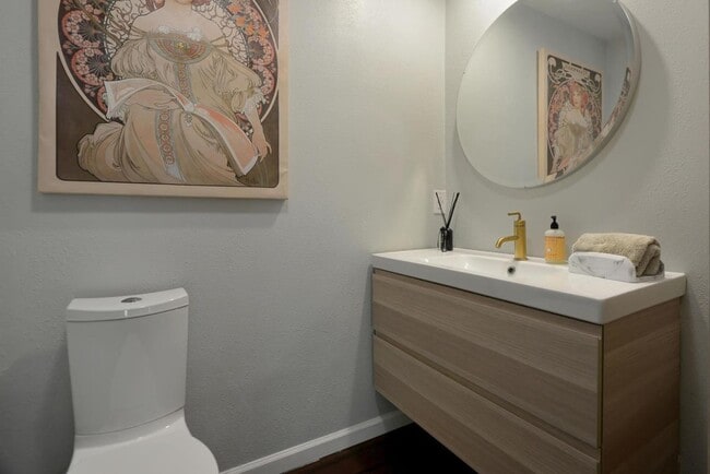 Building Photo - 870 E Empire St