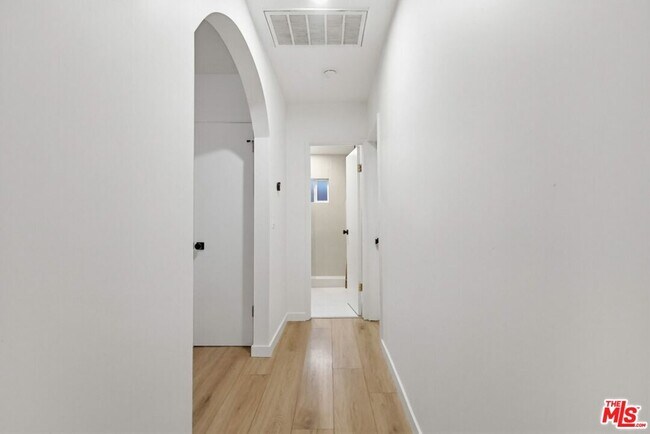 Building Photo - 3540 Division St