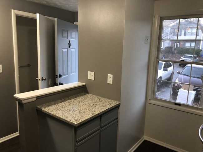 Building Photo - Royal Towne Park Decatur End Unit Townhome
