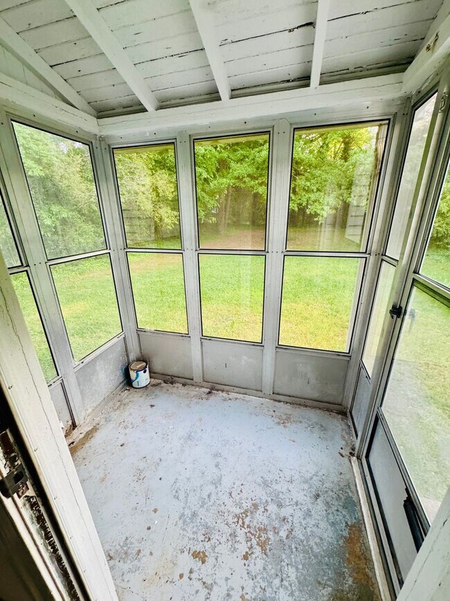 Building Photo - 2603 Lane Ave