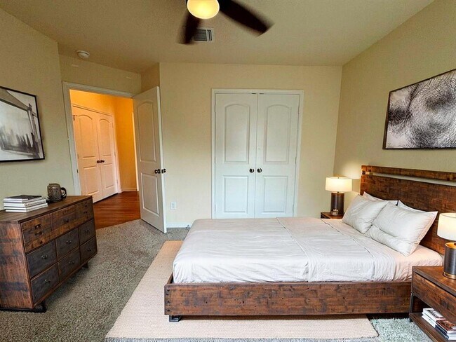 Building Photo - 5115 Leaning Tree