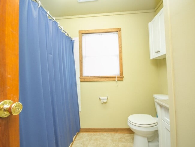 Building Photo - Farm House! Great Location....25 minutes from Huntsville!