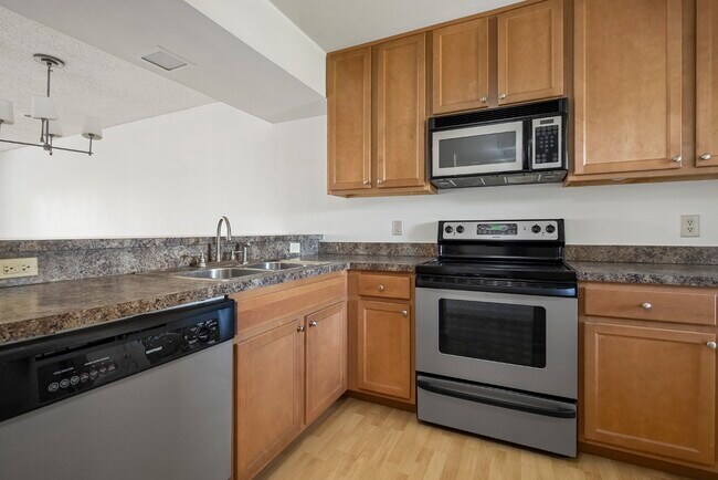 Building Photo - 2808 Plaza Terrace Dr