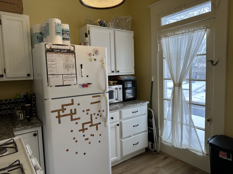 Building Photo - 486-1 E 3rd Ave