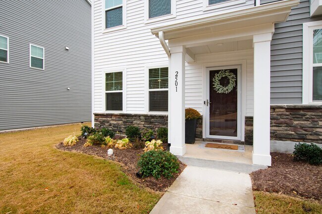 Building Photo - Modern 3-Bedroom Townhome in Magnolia Trace!