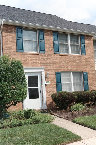 Building Photo - 9912 Whitney Cir
