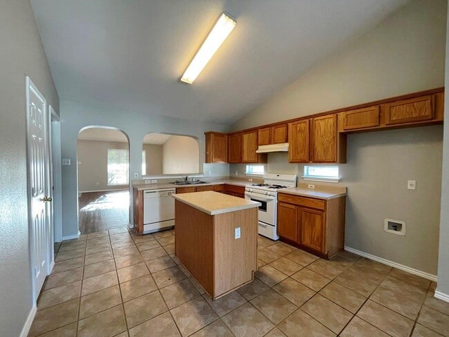 Building Photo - 162 Dressen