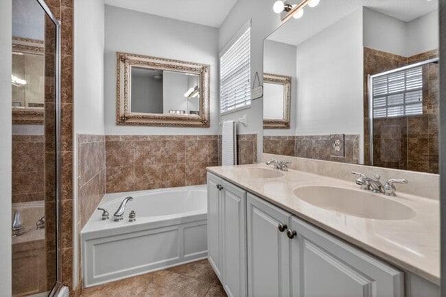 Building Photo - 203 E Thatch Palm Cir