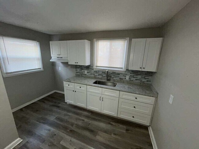 Building Photo - Spacious 3-Bedroom Colonial