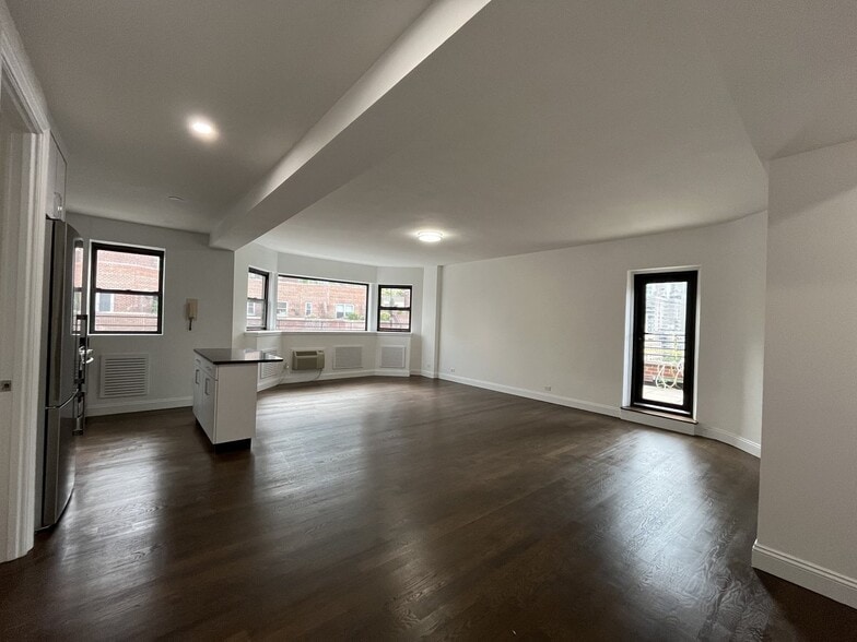 Building Photo - 20 Beekman Pl