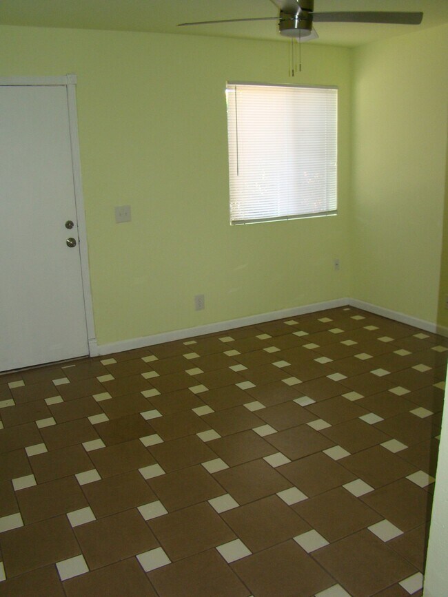 Building Photo - 4708 E Caballero St