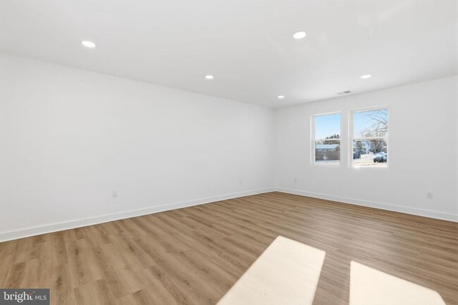 Building Photo - 68 Daffodil Ln