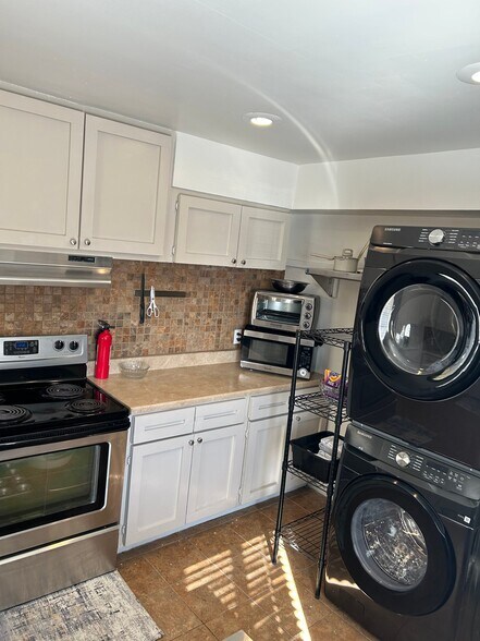 Building Photo - 4926 Hooker St