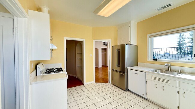 Building Photo - 1520 Leimert Blvd