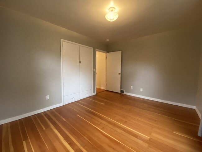 Building Photo - Charming 3-Bed, 2-Bath Gem with Fully Fenced Yard in Lynden