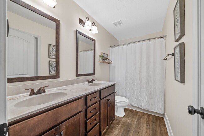 Building Photo - 420 N Magnolia Dr