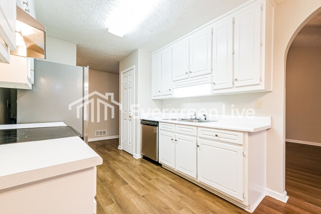 Building Photo - 528 Arcadia Ct