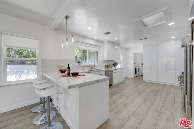 Building Photo - 344 S Camden Dr
