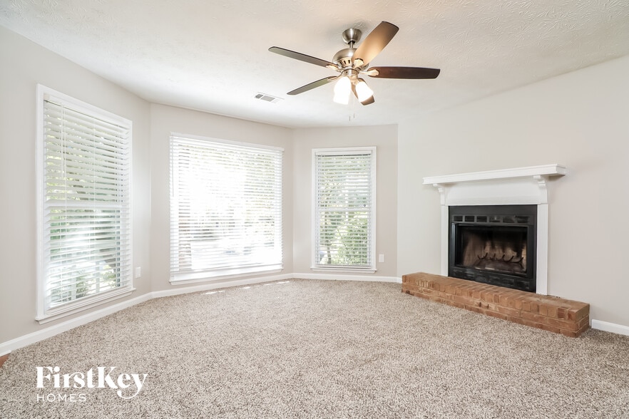 Building Photo - 668 Slew Ave