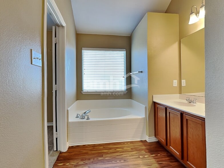 Building Photo - 8923 Wild Rose Ln