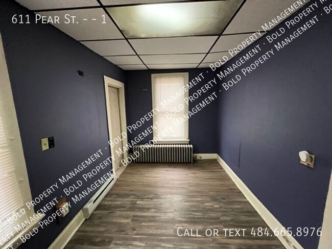 Building Photo - 611 Pear St