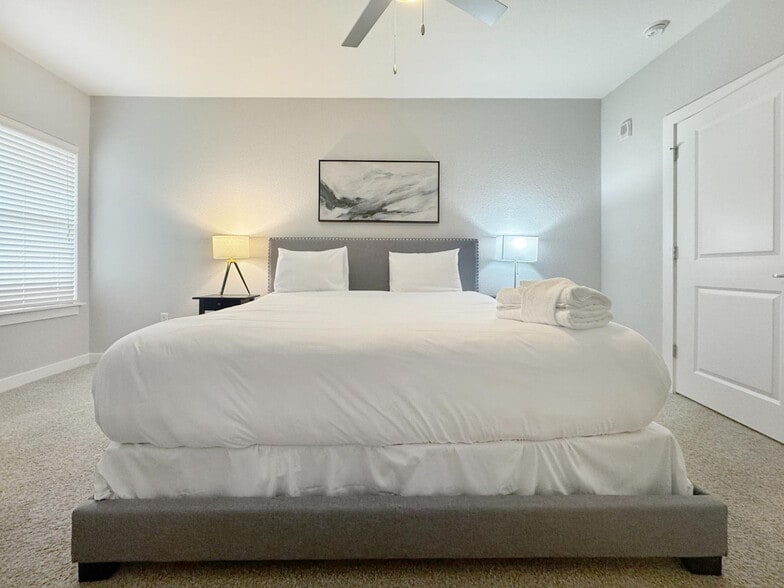 Building Photo - 2615 N Grady Ave