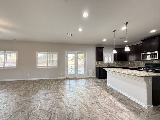 Building Photo - 132 Dunblane St