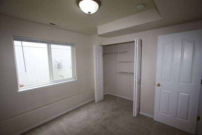 Building Photo - 4 Bedroom Eagle River Home!