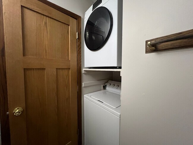 Building Photo - Spacious 2-Bed, 1-Bath Townhome with a Gar...