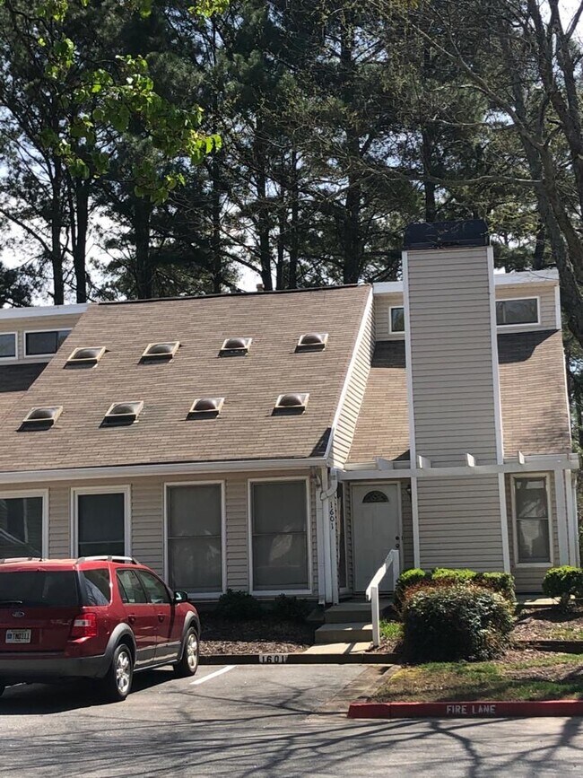 Building Photo - 1609 Homestead Trl