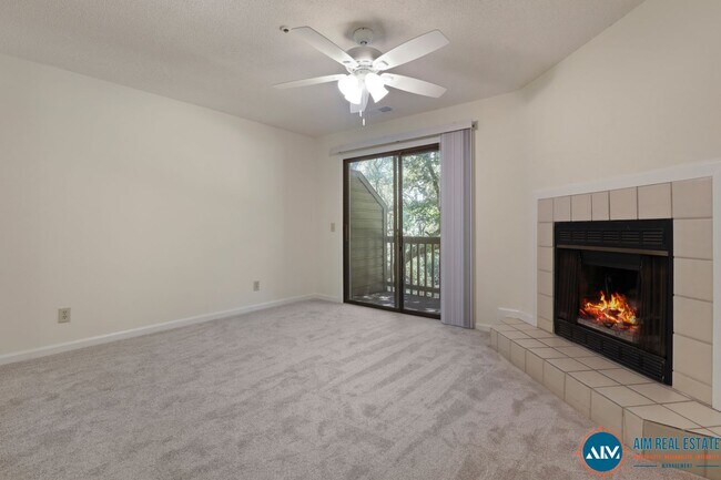 Building Photo - Updated Wyndemere Condo at Yacht Cove – Fr...
