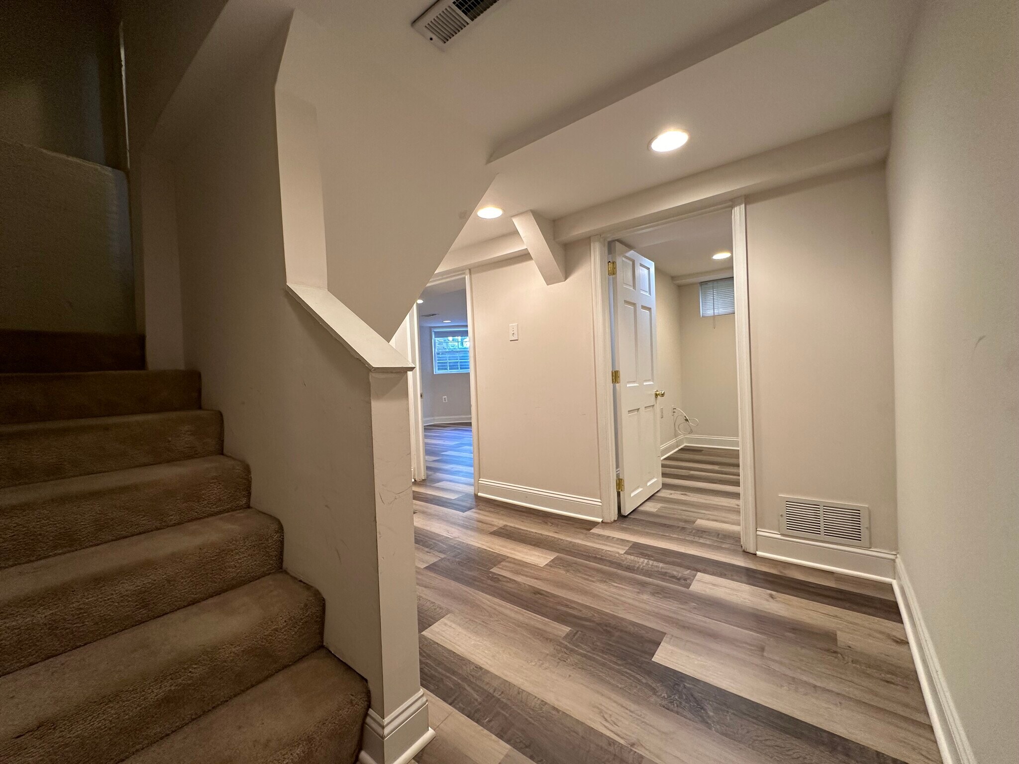 Lower foyer/hallway - 2250 Cathedral Ave NW