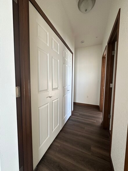 Hallway/laundry closet - 4245 Boardwalk Dr