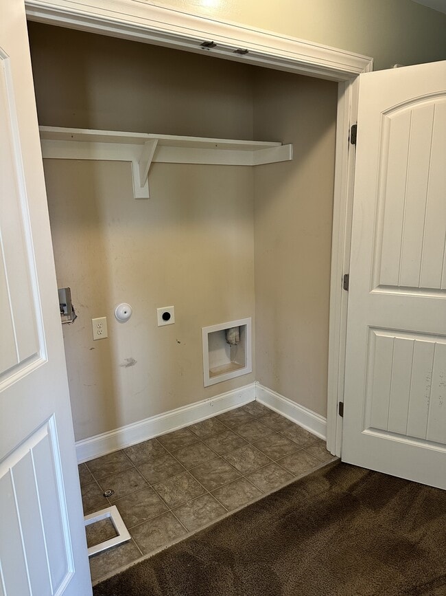 Building Photo - 908 Merlin Ct