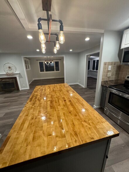 Building Photo - 8 Rustlewood Dr