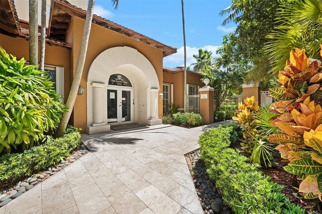 Building Photo - 19555 E Country Club Dr