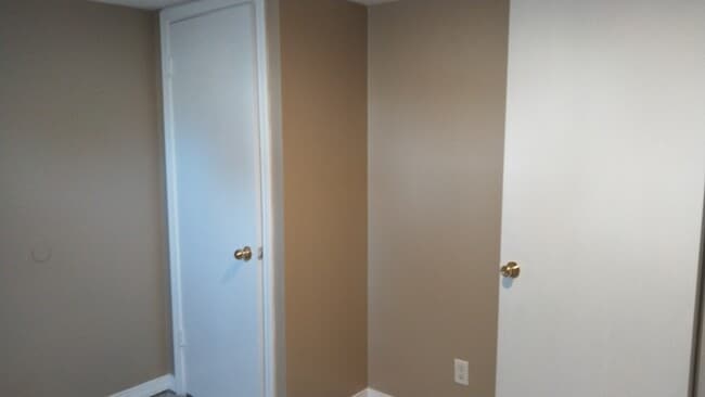 Building Photo - 1414 E 5th St