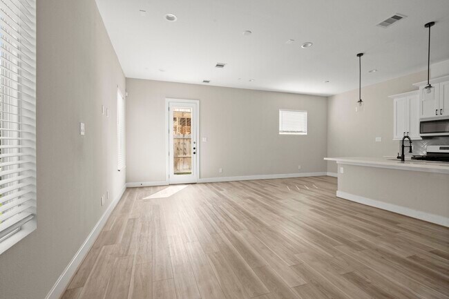 Building Photo - 3208 Bostic St
