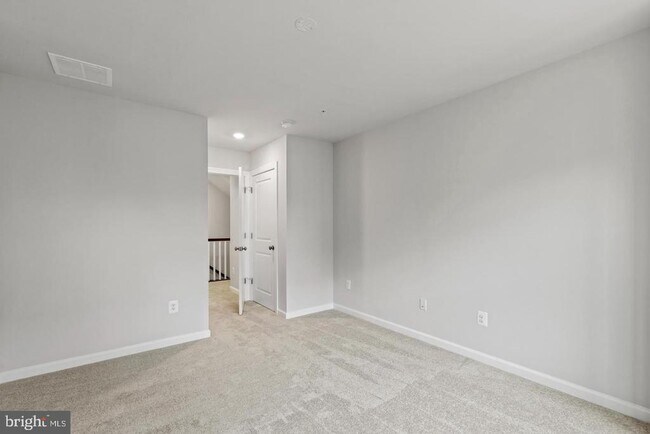 Building Photo - 2400 Stella Pl