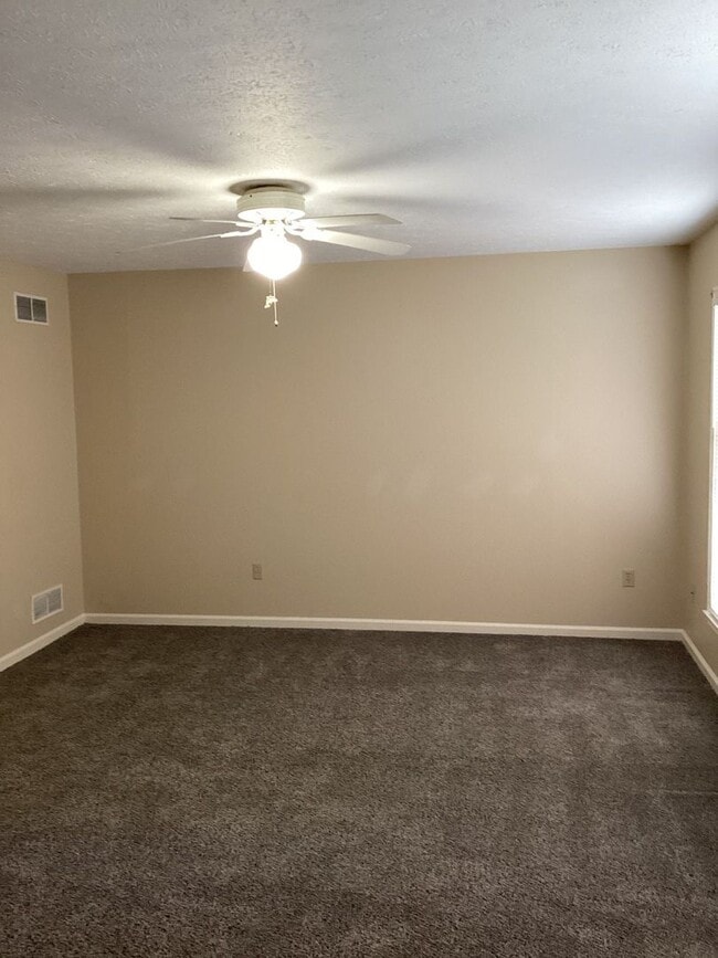 Building Photo - Well-Maintained 3-Bedroom End Unit Townhom...