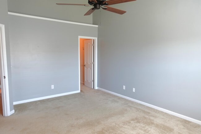 Building Photo - 202 Elise Dr