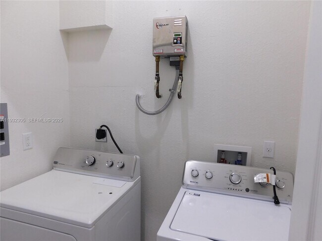 Building Photo - 21485 SW 112th Ave