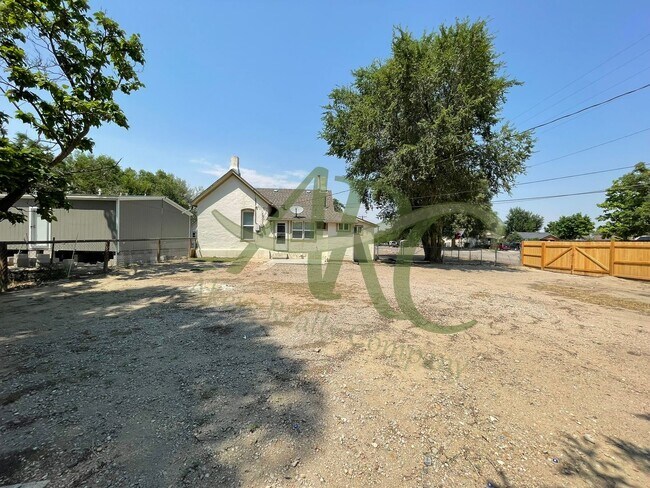 Building Photo - 920 Damson St